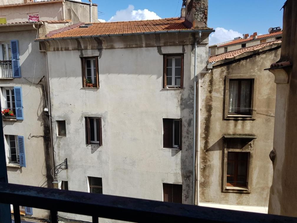 VIEILLE VILLE D AJACCIO POUR 3 PERs A 300M DU PORT ET A 15 MN DE LAEROPORT PROCHES DE PLUS BELLES PLAGES ET TTES COMMODITES A PROXIMITE Extérieur photo